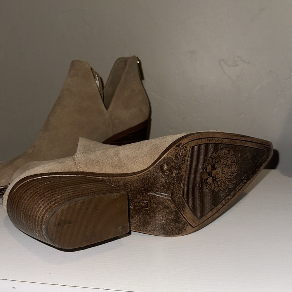 Vince Camuto Bibestie Women's Tan Ankle Boots Western Pointed Block Heel Size 10 - Picture 3 of 9